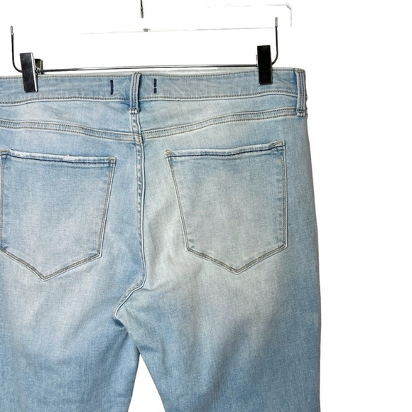 Abercrombie & Fitch Light Wash Mis Rise Distressed Women’s Skinny Jeans Sz 14 - Picture 10 of 11